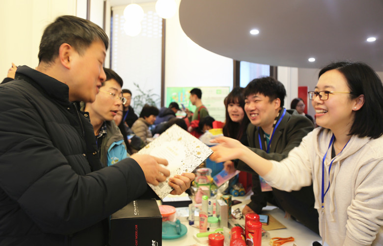C:\Users\dell\Desktop\爱心义卖_副本.jpg C:\Users\dell\Desktop\爱心义卖_副本.jpg