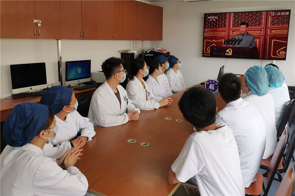 支部组织观看2.jpg