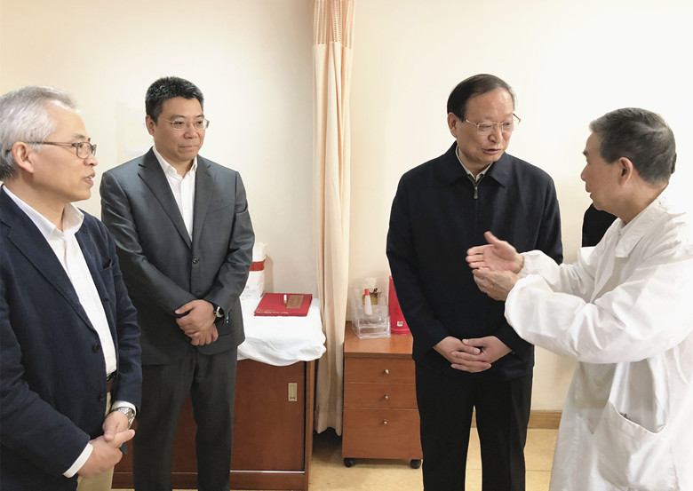 C:\Users\dell\Desktop\20180502 王国强部长慰问我院国医大师刘嘉湘教授\中华中医药学会会长王国强看望慰问我院国医大师刘嘉湘教授_副本.jpg