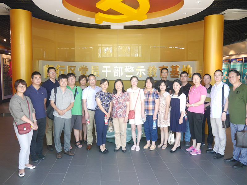 参观闵行区警示教育基地_副本.jpg 参观闵行区警示教育基地_副本.jpg
