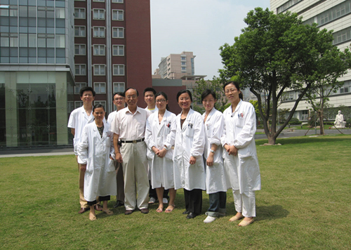 陆德铭工作室合影_副本.jpg 陆德铭工作室合影_副本.jpg