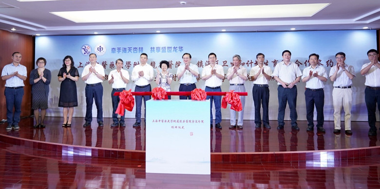 C:\Users\dell\Desktop\签约合影_副本.jpg C:\Users\dell\Desktop\签约合影_副本.jpg