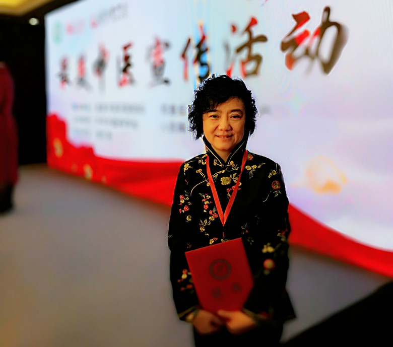 C:\Users\dell\Desktop\最美中医 张玮 _副本.jpg