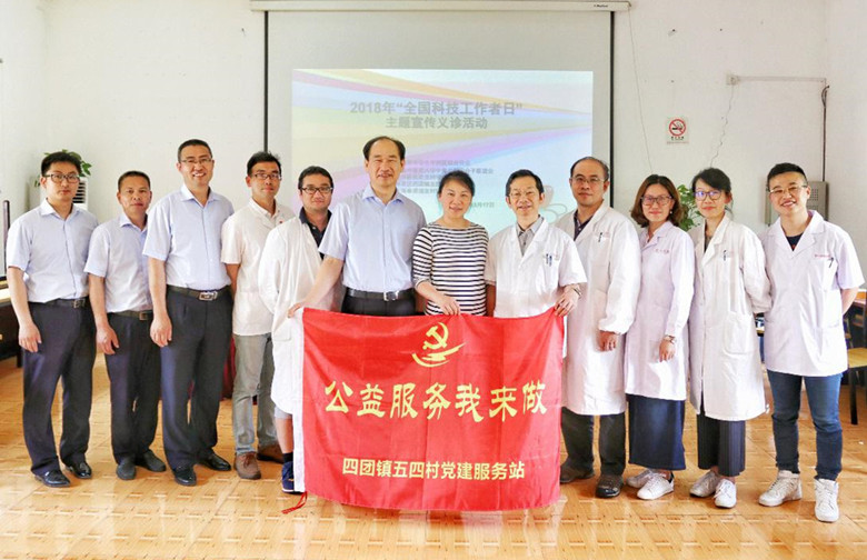 合影_副本.jpg 合影_副本.jpg